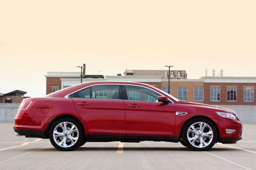 Ford Taurus SHO 2010 года  (фото 34 из 248)
